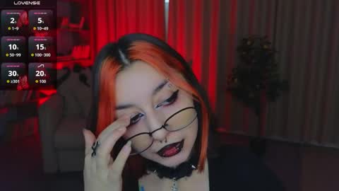 Snapshot of mistress__marcelline chatting on 06-10-26, 01:50 Marcelline online show from 06-10-26, 01:50