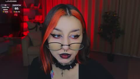 Snapshot of mistress__marcelline chatting on 06-11-26, 02:53 Marcelline online show from 06-11-26, 02:53