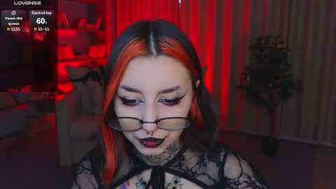 Snapshot of mistress__marcelline chatting on 06-12-26, 02:32 Marcelline online show from 06-12-26, 02:32