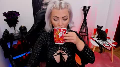 Miss CatSnow online show from 01-19-25, 11:23