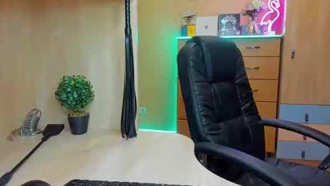 Mistress Kristi online show from 02-28-25, 05:59