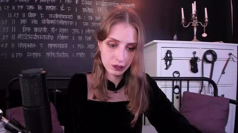 Snapshot of mistress_marlene chatting on 01-24-25, 04:39 Mistress Marlene online show from 01-24-25, 04:39