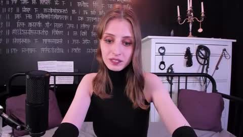 Snapshot of mistress_marlene chatting on 01-30-25, 07:26 Mistress Marlene online show from 01-30-25, 07:26
