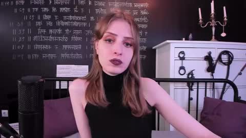 Snapshot of mistress_marlene chatting on 02-16-25, 01:16 Mistress Marlene online show from 02-16-25, 01:16