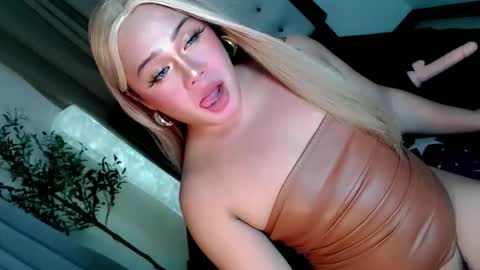 Snapshot of mistress_marta69 chatting on 11-10-25, 12:04 mistress_marta69 online show from 11-10-25, 12:04