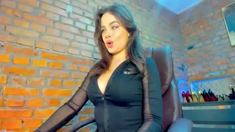 mistress_milana_ online show from 11-16-25, 10:21