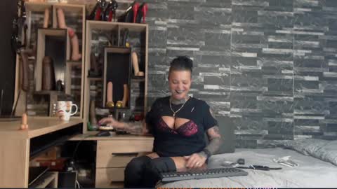 Snapshot of mistress_mirybossy chatting on 12-03-24, 01:52 Mistress Mirybossy online show from 12-03-24, 01:52