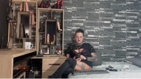 Snapshot of mistress_mirybossy chatting on 12-05-24, 01:47 Mistress Mirybossy online show from 12-05-24, 01:47