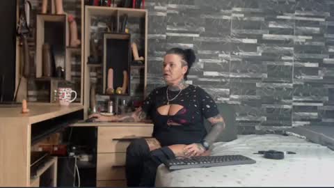 Snapshot of mistress_mirybossy chatting on 12-07-24, 06:10 Mistress Mirybossy online show from 12-07-24, 06:10