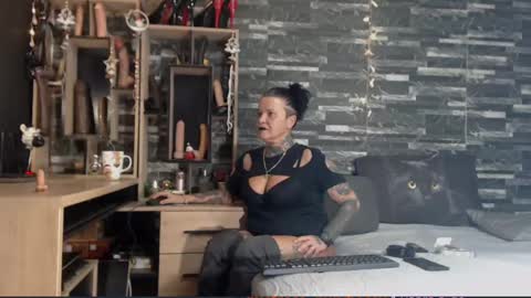 Snapshot of mistress_mirybossy chatting on 12-12-24, 01:53 Mistress Mirybossy online show from 12-12-24, 01:53