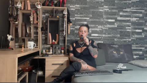 Snapshot of mistress_mirybossy chatting on 12-14-24, 03:40 Mistress Mirybossy online show from 12-14-24, 03:40