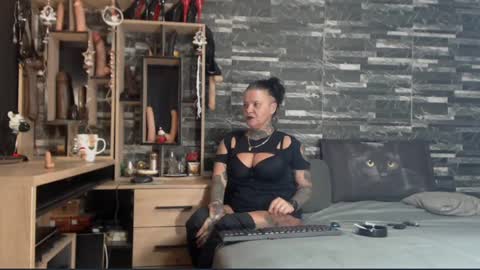 Snapshot of mistress_mirybossy chatting on 12-15-24, 05:56 Mistress Mirybossy online show from 12-15-24, 05:56