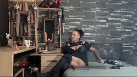 Snapshot of mistress_mirybossy chatting on 12-16-24, 02:47 Mistress Mirybossy online show from 12-16-24, 02:47