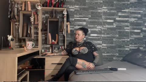 Snapshot of mistress_mirybossy chatting on 12-24-24, 02:10 Mistress Mirybossy online show from 12-24-24, 02:10