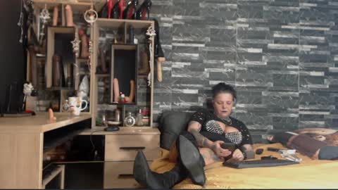 Snapshot of mistress_mirybossy chatting on 01-06-25, 03:20 Mistress Mirybossy online show from 01-06-25, 03:20