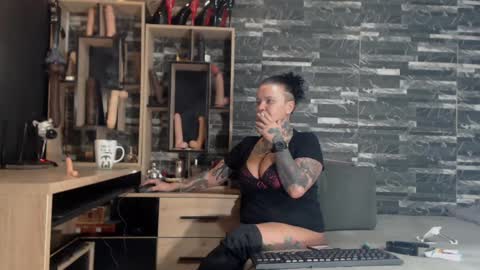 Snapshot of mistress_mirybossy chatting on 01-17-25, 01:57 Mistress Mirybossy online show from 01-17-25, 01:57