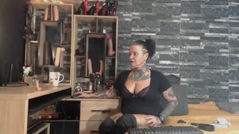Snapshot of mistress_mirybossy chatting on 01-23-25, 05:45 Mistress Mirybossy online show from 01-23-25, 05:45