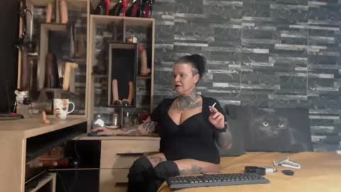 Snapshot of mistress_mirybossy chatting on 01-29-25, 04:36 Mistress Mirybossy online show from 01-29-25, 04:36