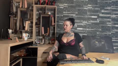 Snapshot of mistress_mirybossy chatting on 02-05-25, 01:26 Mistress Mirybossy online show from 02-05-25, 01:26