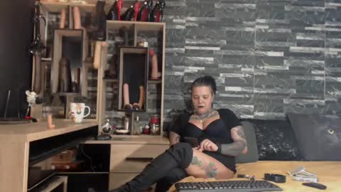 Snapshot of mistress_mirybossy chatting on 02-07-25, 07:07 Mistress Mirybossy online show from 02-07-25, 07:07