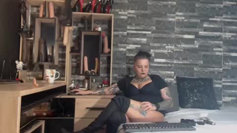 Snapshot of mistress_mirybossy chatting on 02-08-25, 04:57 Mistress Mirybossy online show from 02-08-25, 04:57