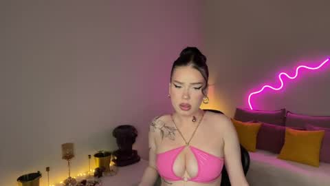 Mia online show from 05-24-26, 07:30