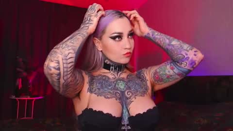 Snapshot of mistressdarksindel chatting on 12-17-25, 01:06 mistressdarksindel online show from 12-17-25, 01:06