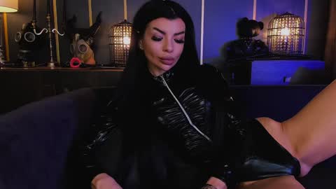 Snapshot of mistresselenia chatting on 12-15-24, 11:23 Elenia online show from 12-15-24, 11:23