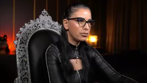 Snapshot of mistresskellykent chatting on 06-15-26, 07:05 Mistress Kelly online show from 06-15-26, 07:05