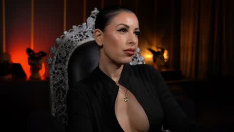 Snapshot of mistresskellykent chatting on 07-24-26, 11:14 Mistress Kelly online show from 07-24-26, 11:14