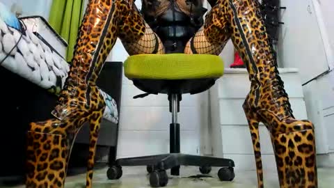 Tiffany online show from 04-13-26, 02:50