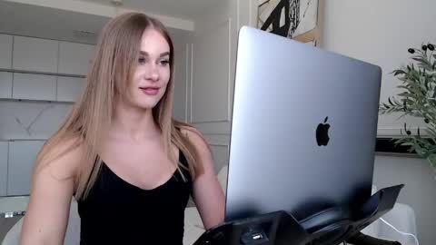 mistressuniverse online show from 04-13-26, 09:15