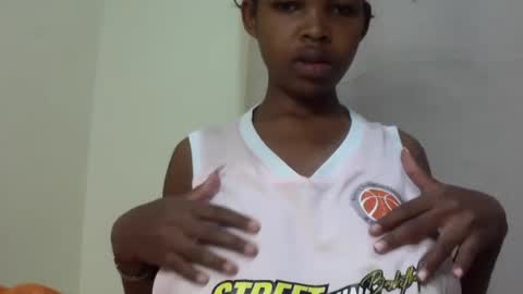 Snapshot of misty_shee chatting on 06-27-26, 04:23 misty_shee online show from 06-27-26, 04:23