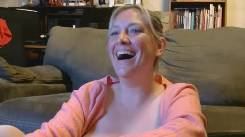 Snapshot of mistymountains96 chatting on 06-15-26, 02:47 Misty Mountains online show from 06-15-26, 02:47