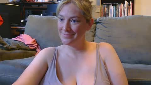 Snapshot of mistymountains96 chatting on 06-17-26, 11:27 Misty Mountains online show from 06-17-26, 11:27