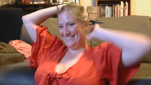 Snapshot of mistymountains96 chatting on 07-28-26, 03:24 Misty Mountains online show from 07-28-26, 03:24