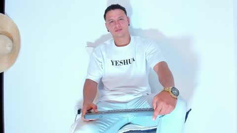 Snapshot of mitchellburns chatting on 02-07-25, 12:20 mitchell online show from 02-07-25, 12:20