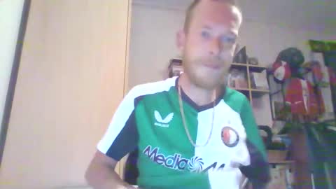 Snapshot of mitta93 chatting on 10-19-25, 11:16 mitta93 online show from 10-19-25, 11:16