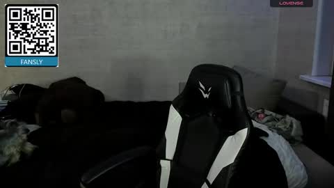 Snapshot of miya_meow_miku chatting on 10-16-25, 05:47 MeowMiku online show from 10-16-25, 05:47