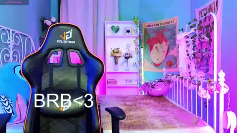 Snapshot of mizukinoyoru chatting on 02-17-25, 12:10 Mizuki online show from 02-17-25, 12:10