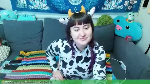 Elizabxth Fields online show from 10-28-25, 04:20