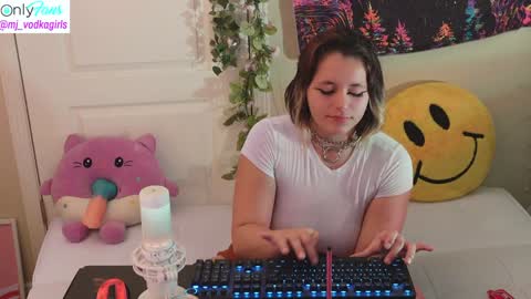 Hera  Tethra Bathtub stream  20k followers  Ask about our custom videos3 online show from 12-11-24, 11:10