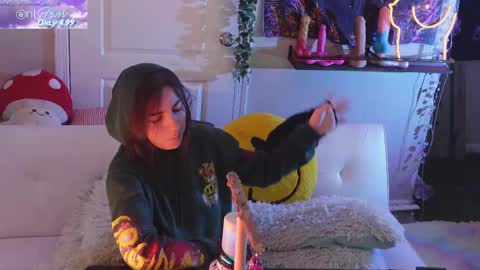 Hera  Tethra Bathtub stream  20k followers  Ask about our custom videos3 online show from 02-24-25, 02:58