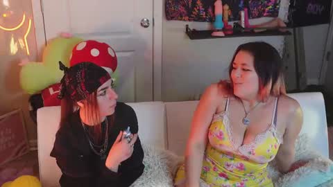 Hera  Tethra Bathtub stream  20k followers  Ask about our custom videos3 online show from 02-26-25, 08:44