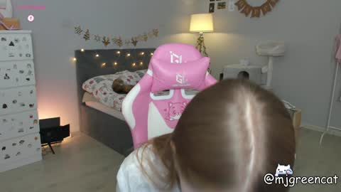 Snapshot of mjgreencat chatting on 12-20-24, 08:34 mj online show from 12-20-24, 08:34