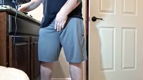 hoodyhoo online show from 04-28-26, 02:38