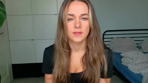 Snapshot of mmminnie chatting on 10-22-25, 11:10 mmminnie online show from 10-22-25, 11:10