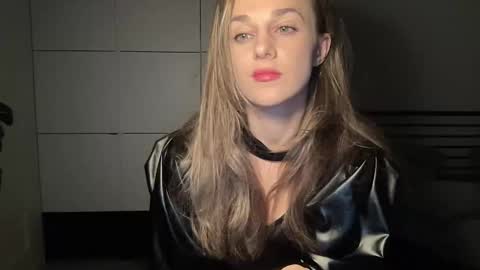 Snapshot of mmminnie chatting on 10-26-25, 05:19 mmminnie online show from 10-26-25, 05:19