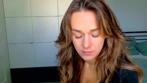 Snapshot of mmminnie chatting on 11-05-25, 10:26 mmminnie online show from 11-05-25, 10:26