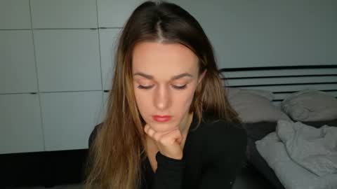 Snapshot of mmminnie chatting on 12-15-25, 01:15 mmminnie online show from 12-15-25, 01:15